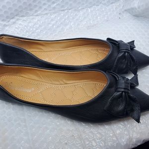 Black ballet flares bow detail size 10.5 or 41